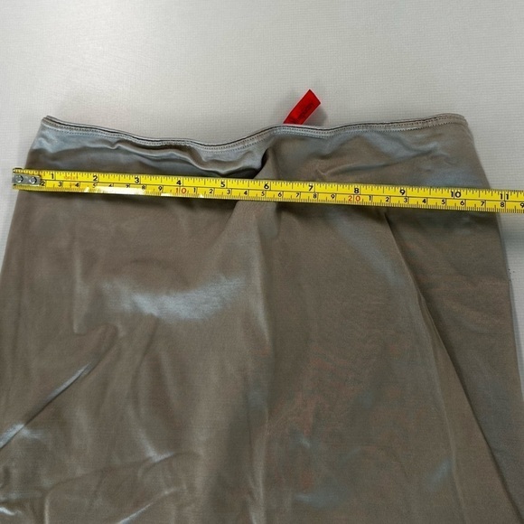 Spanx Nude Simplicity Mid Thigh Shaper Shorts. Size Large - Picture 9 of 10